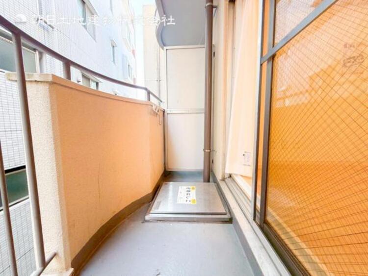バルコニー 【バルコニー】太陽の光と爽やかな風でお洗濯物は気持ちいいです。 
