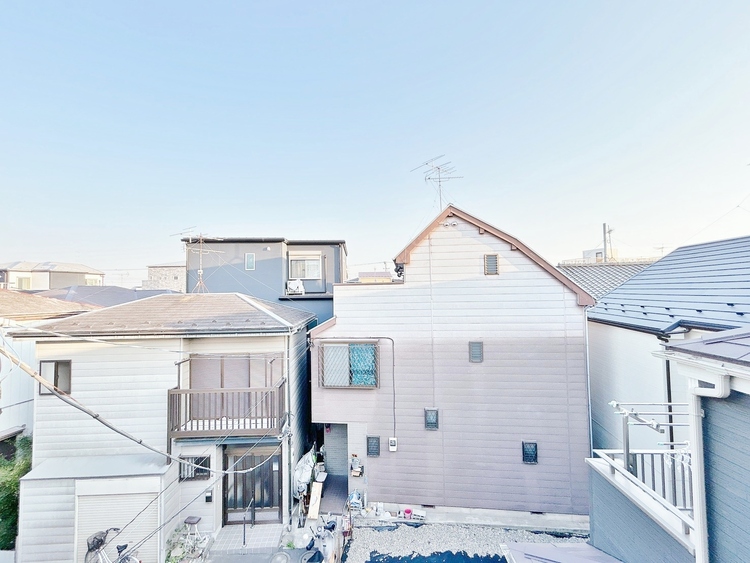 バルコニー 窓を開けると広がる青空。心をリフレッシュして日々を過ごしていきましょう。