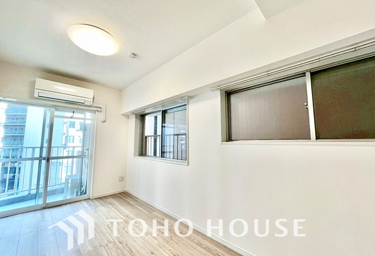 内装 ここはみんなが集い、食事と楽しい会話が始まる場所。話に夢中になりすぎて、ついつい時を忘れ、夜半過ぎになってしまう。そんな束の間の幸せを感じさせてくれます。