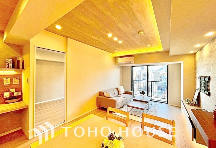 内装 叶えたかったのは落ち着きのあるナチュラルな風合い、そして開放感があるリビング。優雅な気分に浸れる幸せな時間を家族が自然と集まりたくなるこの空間で。