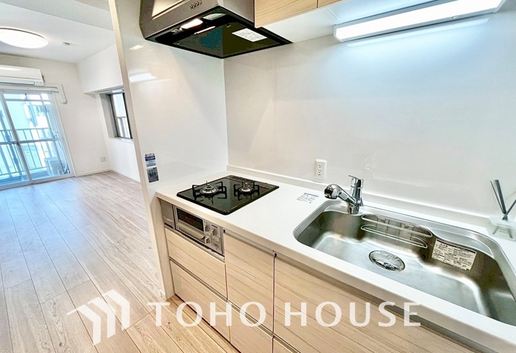 キッチン 手元の収納から、足元の収納までが全てスライド式で、奥のスペースまで有効に活用できます。奥まで上から見渡せるので、たまにしか使わない調理器具もサッと取出せます。