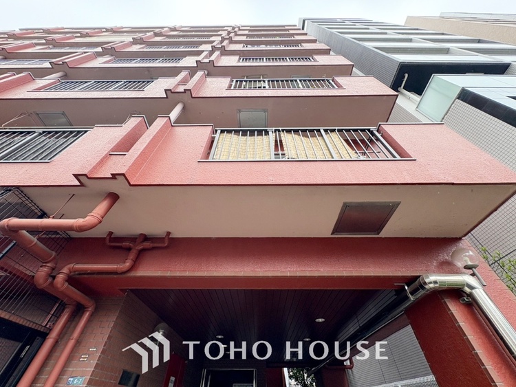 内装 【Pleasant sunlight】 触れることが出来そうな環境が、そのままインテリアに。その豊かで眩い眺望には、心地よい光と風が溢れ、ずっと眺めていたくなるような空間を演出してくれます。