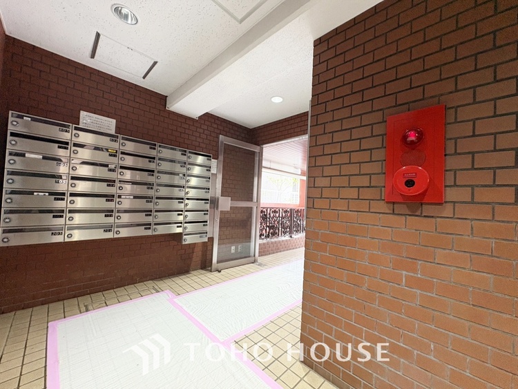 内装 【smart design】太陽の光をスマートにリビングへ。優しくいざなわれた採光が朝は目を覚ませ、昼はくつろぎ、そして夕刻には温もりを与える。他にはないおしゃれなデザインで。