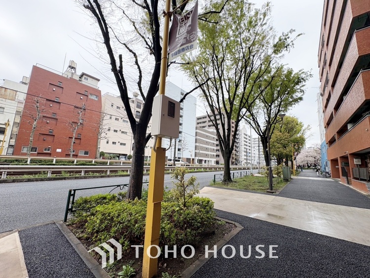 内装 ◆青空テラス◆ベランダから望む紺碧の空からそよ風、そして目に映るのはグリーン広がる風光明媚な世界。それは清々しい自然の薫りを肌で感じる幸せな空間。