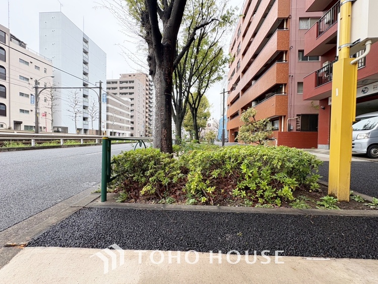 内装 【Cool wind】◆窓を開けると◆冷涼な風、そよぐリビング。だんらんの場所はここから始まり、ここで終わる。家族の笑顔が集う素敵な場所だから、こだわり抜いた思いが詰まっているのだと思う。