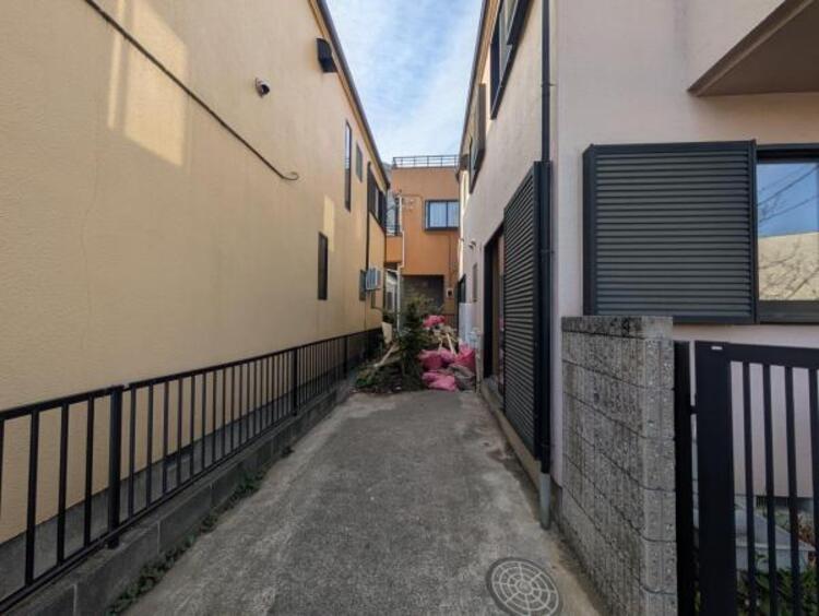 外観 住みやすさとデザイン性を両立させた欲張りな住宅が登場しました　相反しがちなことが相互作用でより良質に！本物だけが表現することができる質の高い機能美はよきものをつなげた古くからの伝統と最新技術の結晶です