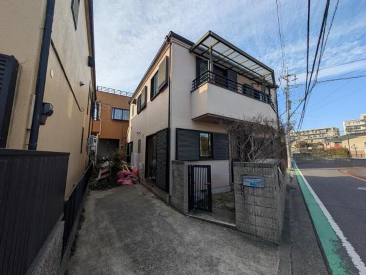 外観 住みやすさとデザイン性を両立させた欲張りな住宅が登場しました　相反しがちなことが相互作用でより良質に！本物だけが表現することができる質の高い機能美はよきものをつなげた古くからの伝統と最新技術の結晶です