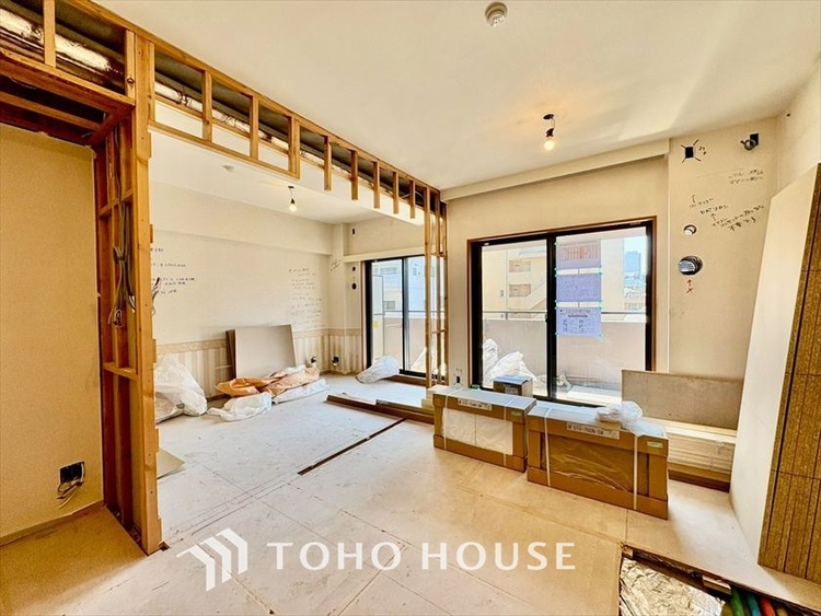 内装 現在改装中◆煌びやか◆愛おしい家族との団欒の時間をより一層幸せなものに感じさせる煌びやかなLDK。輝かしい毎日が待っています。※この画像の家具の配置には、CGによる加工を施しております。