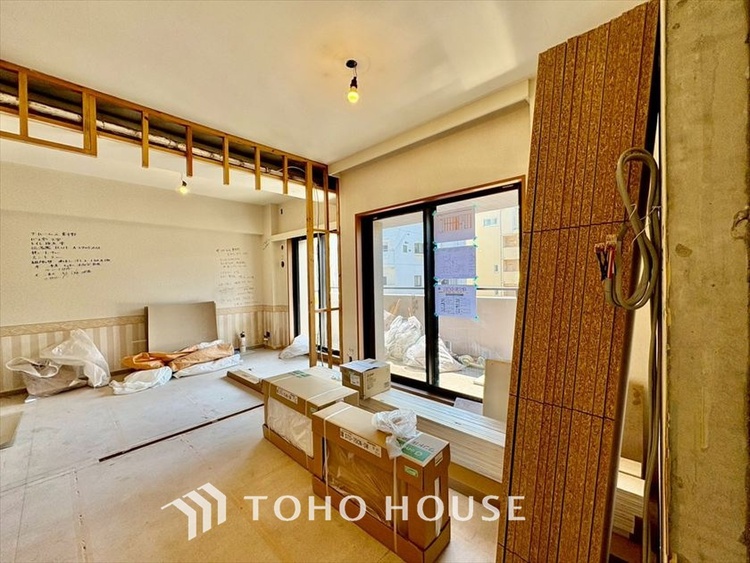 内装 現在改装中◆Sunshine◆光が燦々と入り、いるだけで気持ちいい。「開放的でゆとりあるお部屋です。」