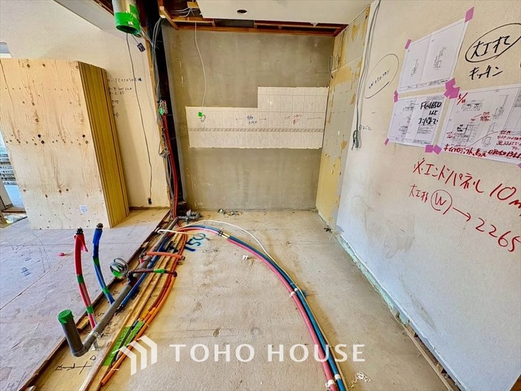 キッチン 現在改装中◆ワクワク◆開放的で機能性も高いシステムキッチン。お子様は毎日のご飯にワクワク！