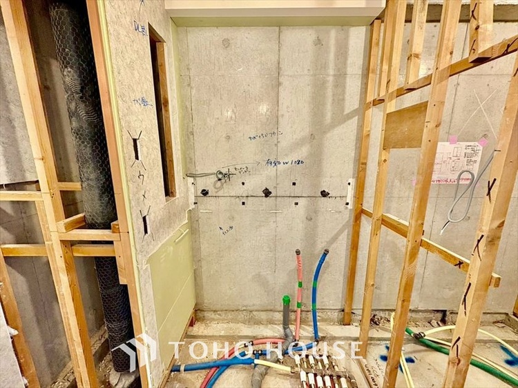 洗面 現在改装中◆快適◆煌びやかな暮らしの中にも忘れたくない快適さ。大きな収納が助けてくれます。