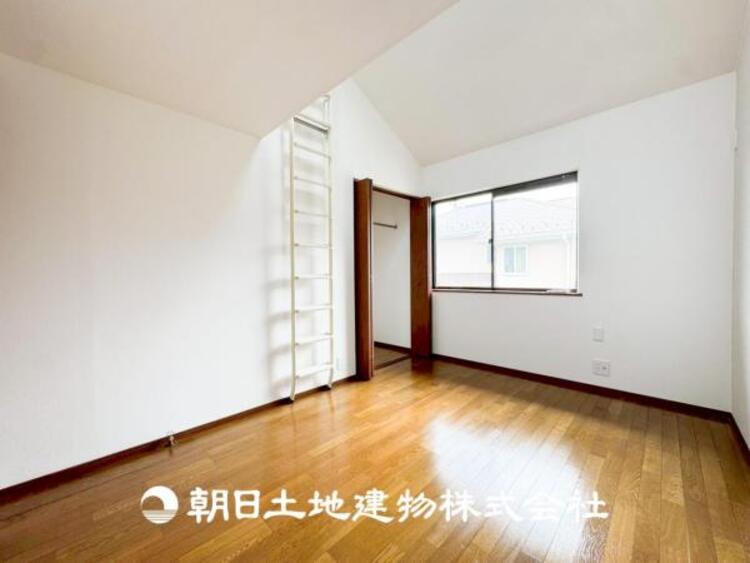 内装 【居室】ご自宅で快適に過ごす条件は、一人ひとり違います。個性が強すぎないシンプルな内装とシンプルなデザインで統一しております。居住していく中であなただけの【幸せマイホーム】を創り上げて下さい。