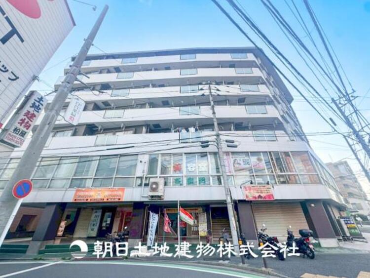 外観 【外観写真】表現された空間はたくさんの光を浴び、風を感じ、暮らしの時間を豊かにしてくれます。デザインされた空間と競い合うかのような充実した建物と共に大切な家族の思い出を刻んでいきます。