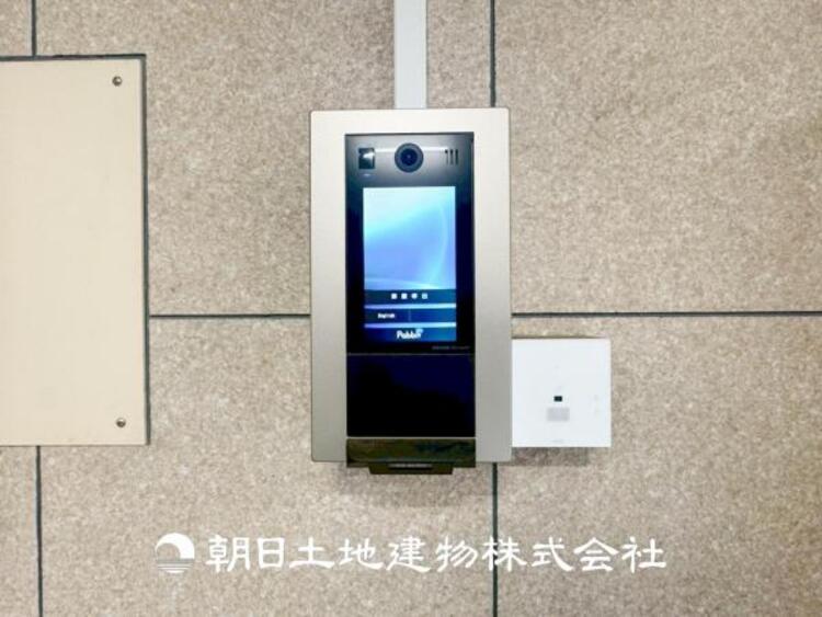 設備 【オートロック】マンション敷地内はオートロック付きで安心のセキュリティ。