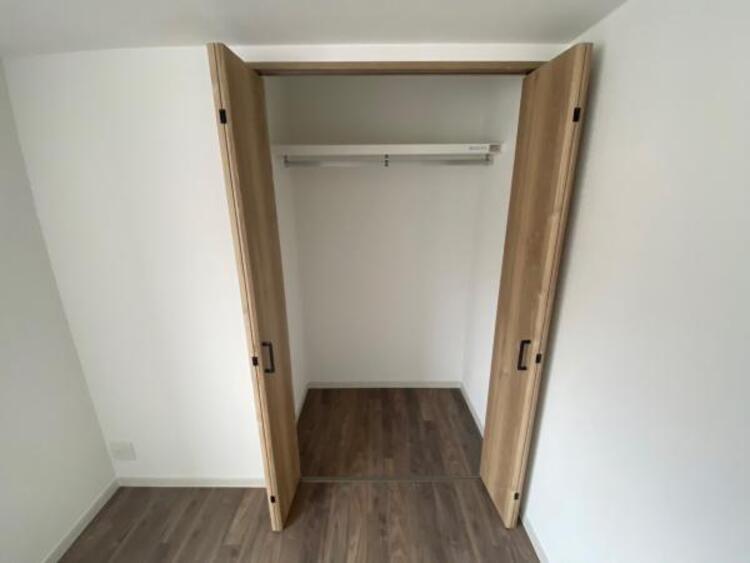 収納 広々とした収納スペースがあり、衣類や日用品をすっきり整理できます。