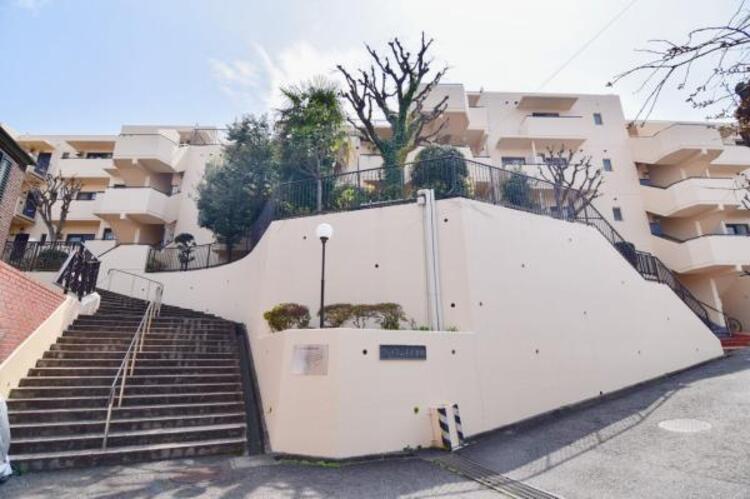 エントランス エントランスは、まさに顔となる場所。シンプルながらも格調高い雰囲気を漂わせて上質な空間。