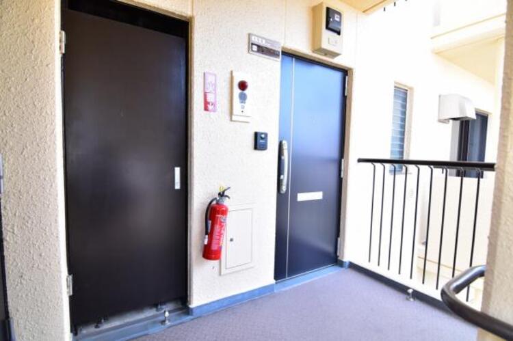 その他 一日の始まりと終わりはこちらの玄関から。今後ご家族の「行ってきます」「ただいま」が行き交う空間となるでしょう。