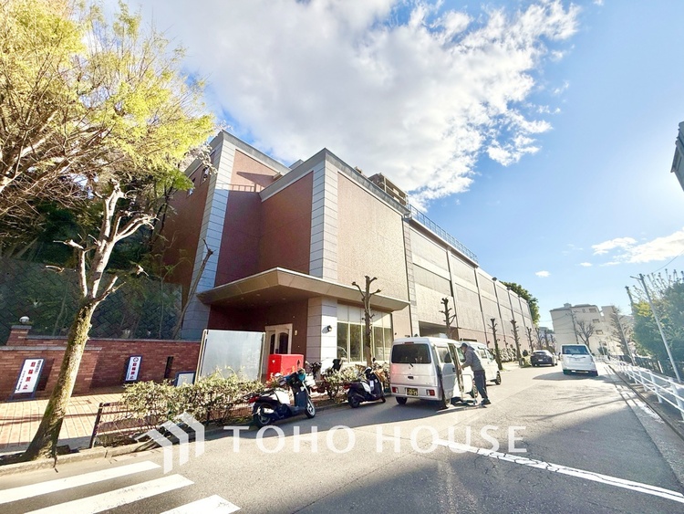 内装 ◆間接照明◆オレンジ色の光が僕達を大人な気分にさせる。静かで優しく語りかけるその光は、今日の終わりを告げてくれ、でも明日にはいい事が必ず来るよ。そんな囁きが聞こえてくる