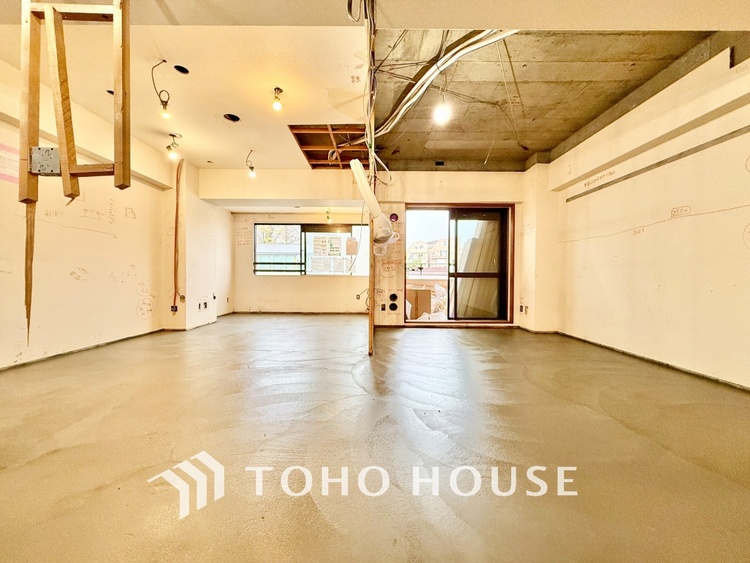 内装 ◆癒しの空間◆室内構成に拘り採光とセンスを散りばめた空間。それは『柔らかさ』に似た素敵な居場所。そこに暮らす人のことを考えつくり出したものは『癒し』という心地よい居場所なんだと思う