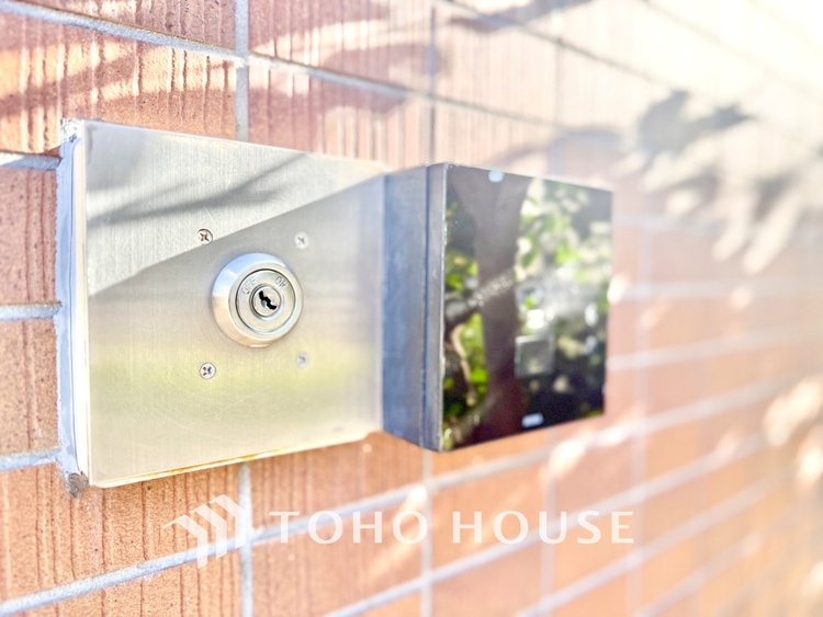 キッチン ◆キッチン◆美味しい料理を作りたくなるような気持にさせてくれる、腕を振るえる自慢のスペース。見上げると柔らかなダウンライトが包み込み、彩りを添えます。艶と光沢のある居心地の良いわが家のキッチン。