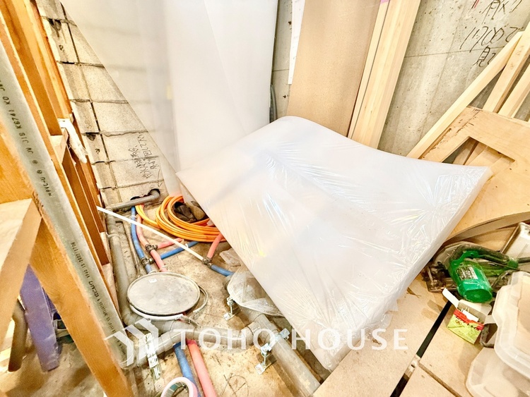 風呂 ◆浴室◆の温もりを感じ、ふわりと寄り添う太陽の妖精たちが自然と僕達を微睡ませる。うとうとしたい訳ではないがそんな時間が嫌いじゃない自分がここにいる。