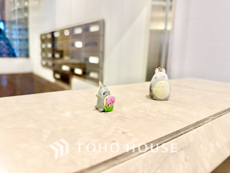 内装 ◆リビング◆そこには目を輝かせ笑顔で見つめてくれる君がいて、「おかえり」の言葉がこだまする。何気ない日々の挨拶は僕にとっては幸せで、同時に君の瞳にも恋している。