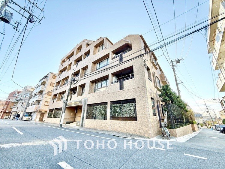 外観 ◆共有空間◆些細な事でほっぺを膨らまして怒る君。それでも僕達はこれからも一緒だよ。喧嘩をしても離れたくないから一つはさんだ同じ場所にいる。分かるよ。そこに君が