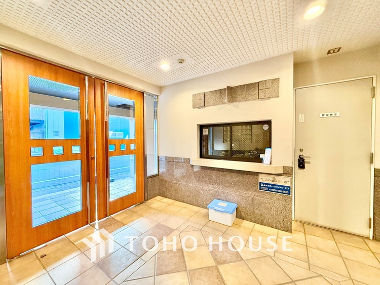 キッチン ◆今宵の食卓◆ダウンライトに反射するグラスを眺めながらワインを注ぐ。トクトクと心地いい音をさせながら、フランスの古城を思わせる薫りがたちこめ、とても幸せな時を過ごせる。