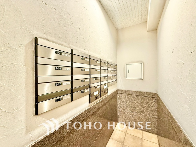 キッチン ◆キッチン◆美味しい料理を作りたくなるような気持にさせてくれる、腕を振るえる自慢のスペース。見上げると柔らかなダウンライトが包み込み、彩りを添えます。艶と光沢のある居心地の良いわが家のキッチン。