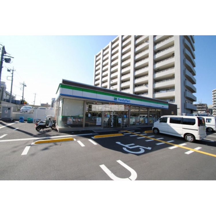 周辺 ファミリーマート入間豊岡店(約150m)