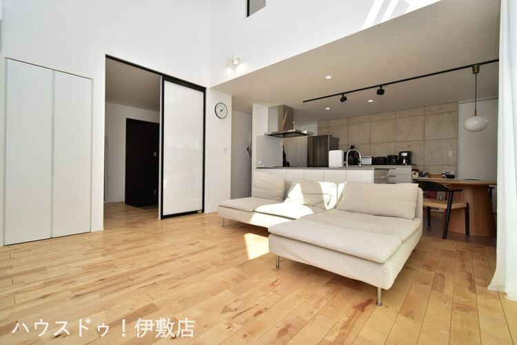 居間 【リビング】「他社で住宅ローンに落ちてしまった」「車のローンが残っている」など、住宅ローンでお困りの方はぜひ一度弊社までご相談ください。