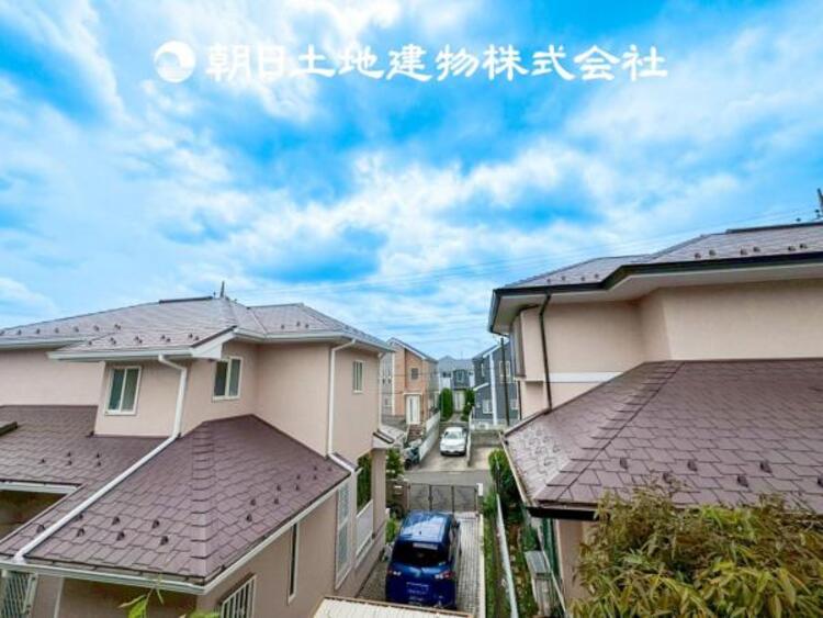 その他 【眺望】当たり前の日常に、この開放感ある眺望と共に閑静な住宅街の季節感を演出する四季折々の変化を楽しめる心地よい場所となります。