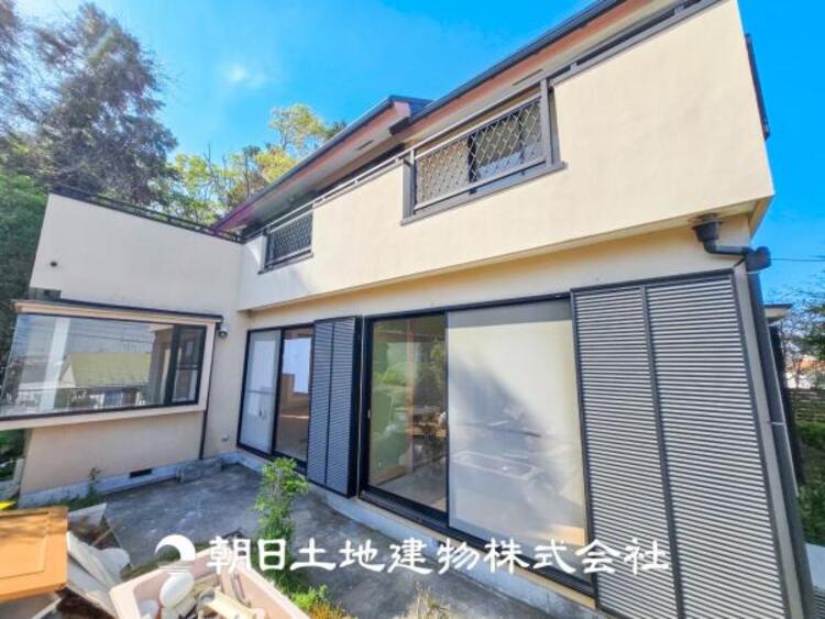 外観 【外観写真】時間のゆとりと空間、暖かな陽光がもたらす光と風を独占してください。