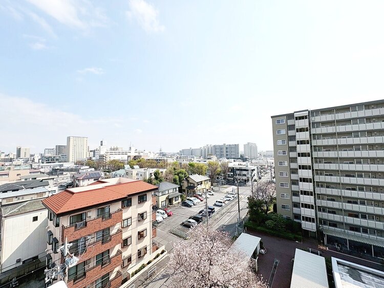 バルコニー 頬をなでる、優しい風を感じることが出来ます。