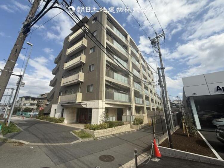 外観 国道246号線沿いにあるマンションですが、中部屋で音の心配はほとんどありません。