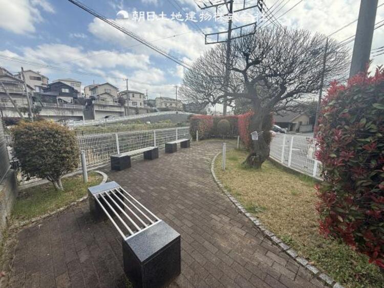外観 敷地内の公園