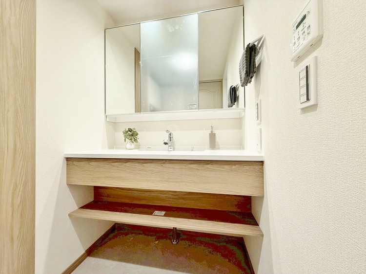 洗面 何かと物が増える場所だからこそ、スッキリと見映えの良い空間に。