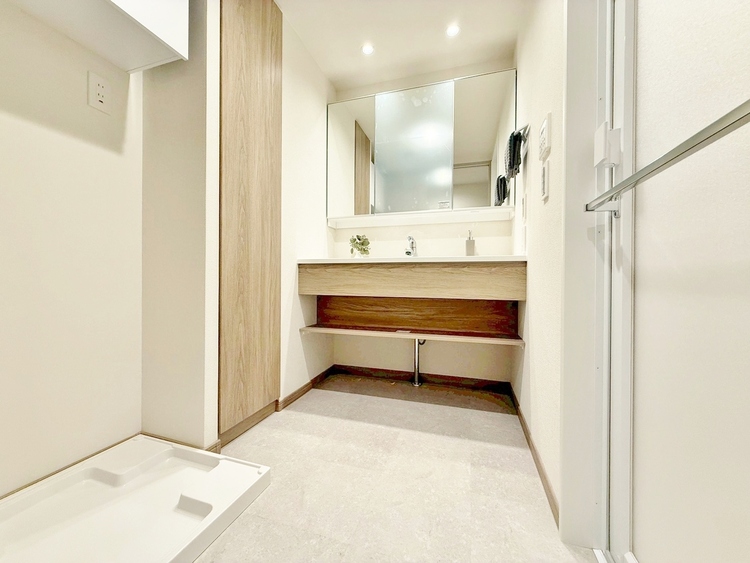 洗面 清潔感と心地よさを重視した、上質感漂うパウダールーム。