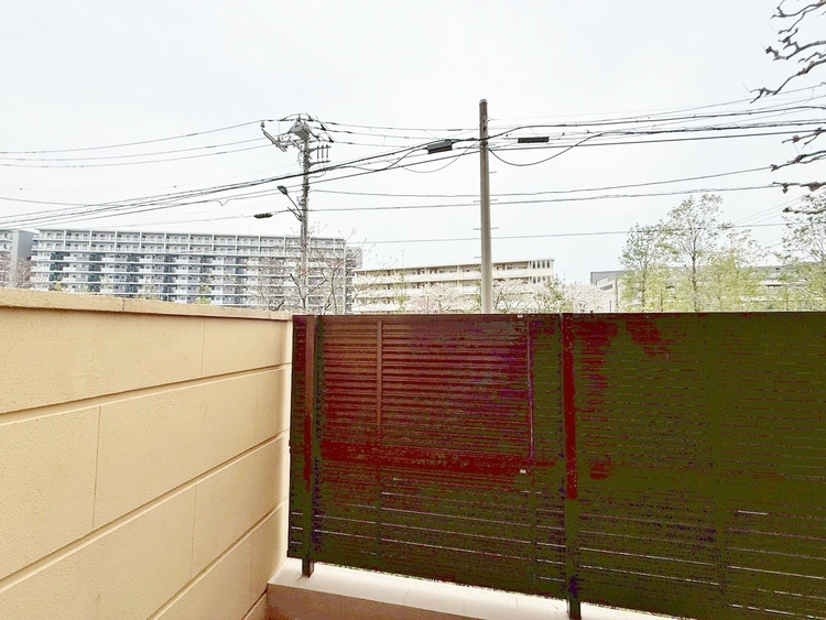 バルコニー 窓を開けると広がる青空。心をリフレッシュして日々を過ごしていきましょう。