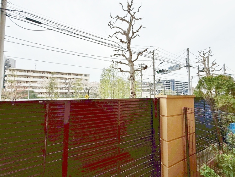 バルコニー 頬をなでる、優しい風を感じることが出来ます。