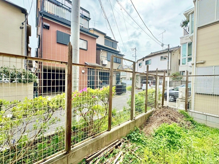 バルコニー 窓を開けると広がる青空。心をリフレッシュして日々を過ごしていきましょう。