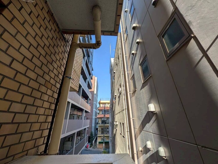 バルコニー 窓を開けると広がる青空。心をリフレッシュして日々を過ごしていきましょう。