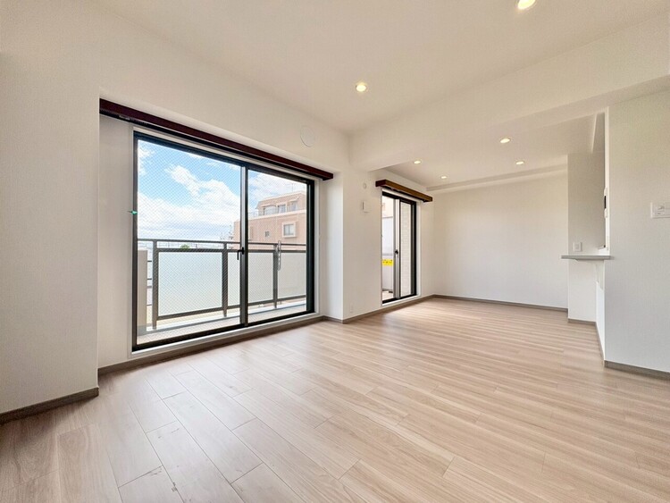 居間 飾り過ぎないシンプルな内装と偏り過ぎないデザインで統一しました。
