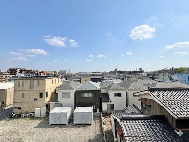 バルコニー 頬をなでる、優しい風を感じることが出来ます。