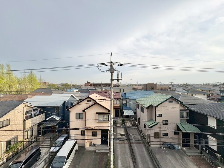 バルコニー 窓を開けると広がる青空。心をリフレッシュして日々を過ごしていきましょう。