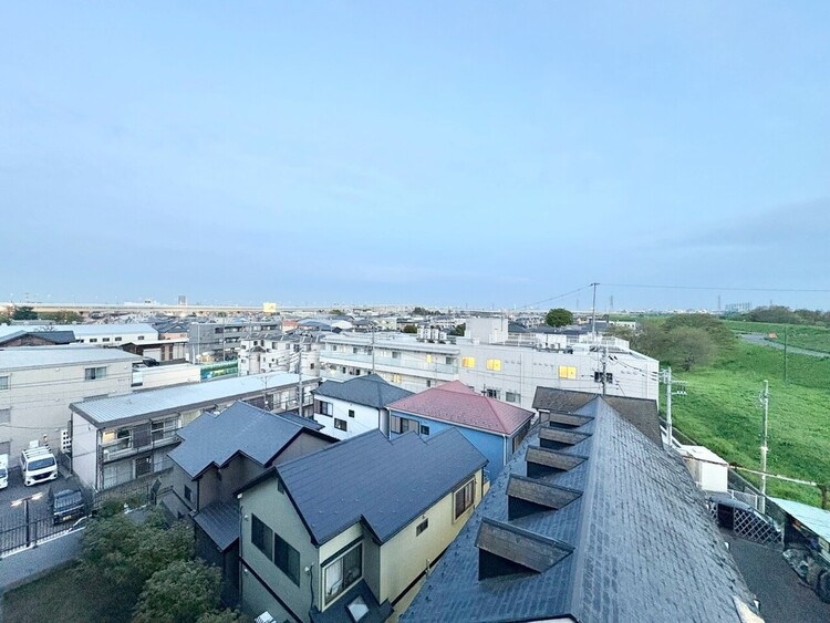 バルコニー 頬をなでる、優しい風を感じることが出来ます。