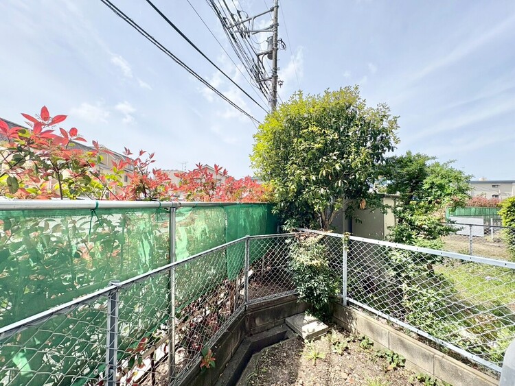 バルコニー 窓を開けると広がる青空。心をリフレッシュして日々を過ごしていきましょう。