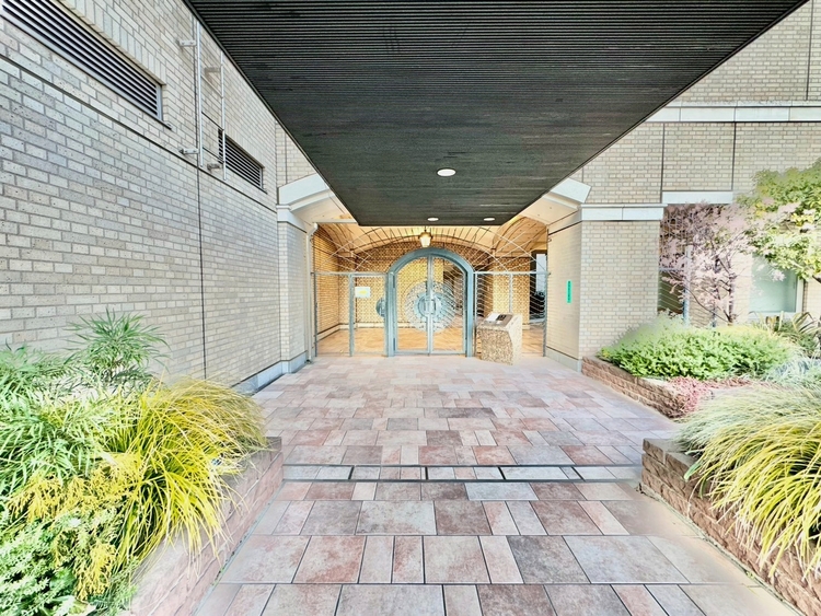 その他 上質感漂う玄関アプローチです。