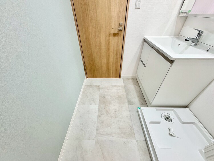 その他 十分な広さの脱衣所。