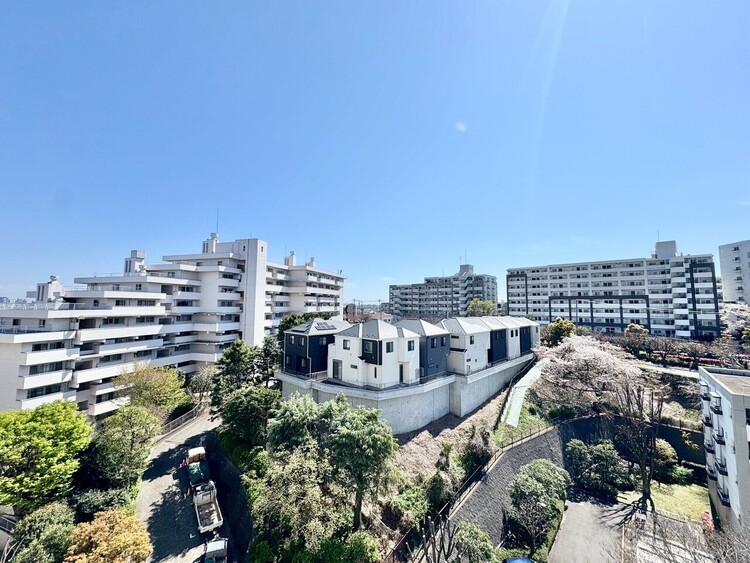 その他 眺望や窓からの景色が良いと、家で過ごす時間も快適です。